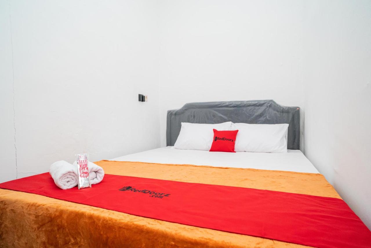RedDoorz @ Aralia Harapan Indah Hotel Pulokendal Bagian luar foto